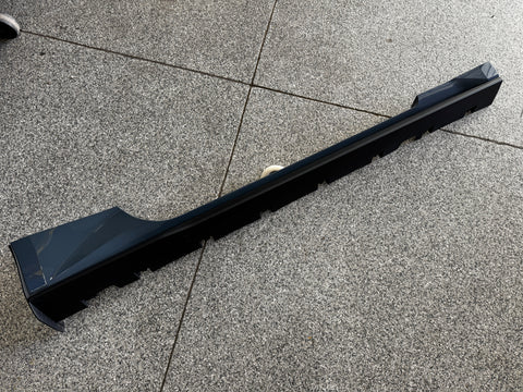 2024-2025 Mustang GT LH Driver Side Skirt Molding KU