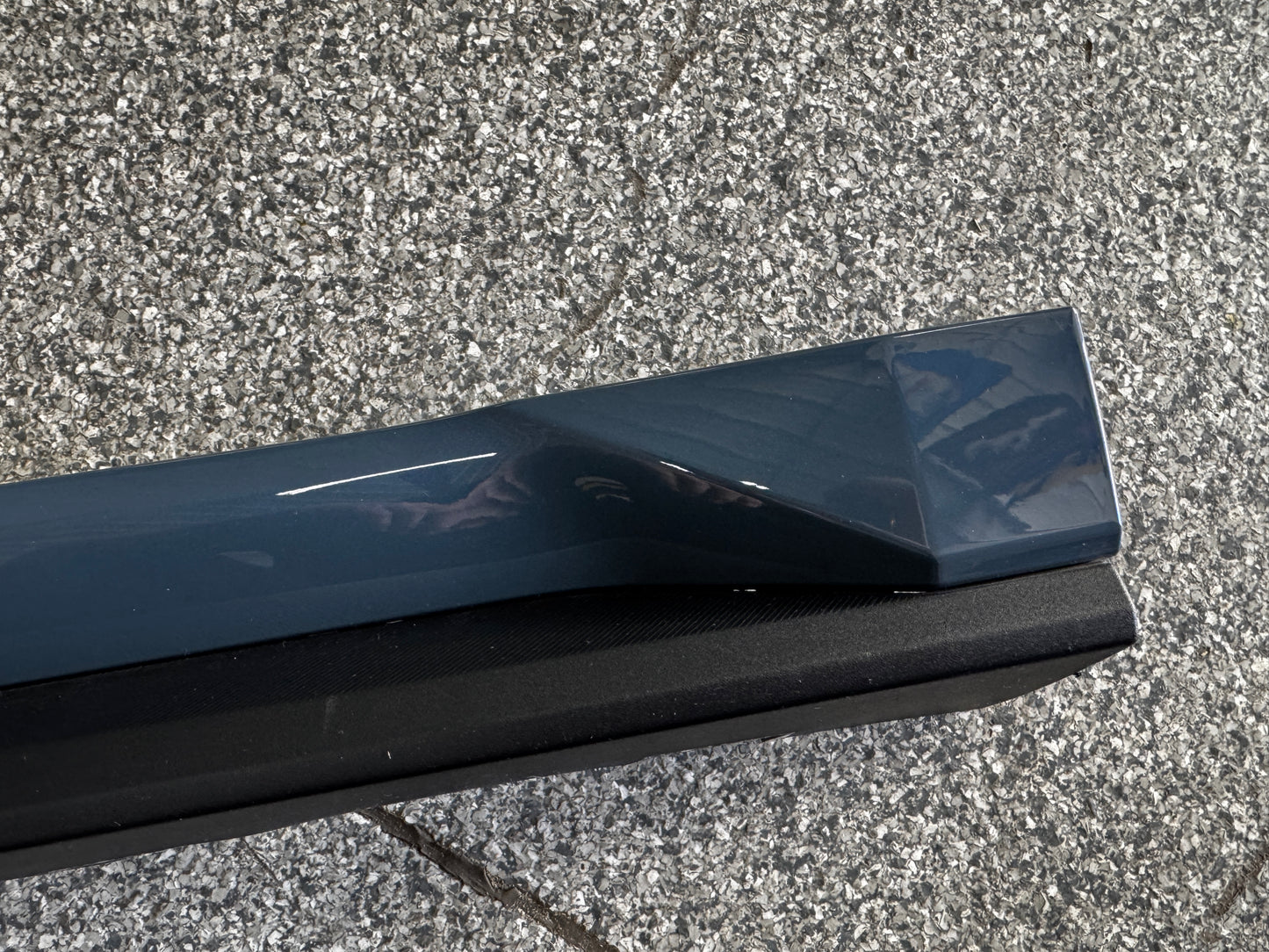 2024-2025 Mustang GT LH Driver Side Skirt Molding KU