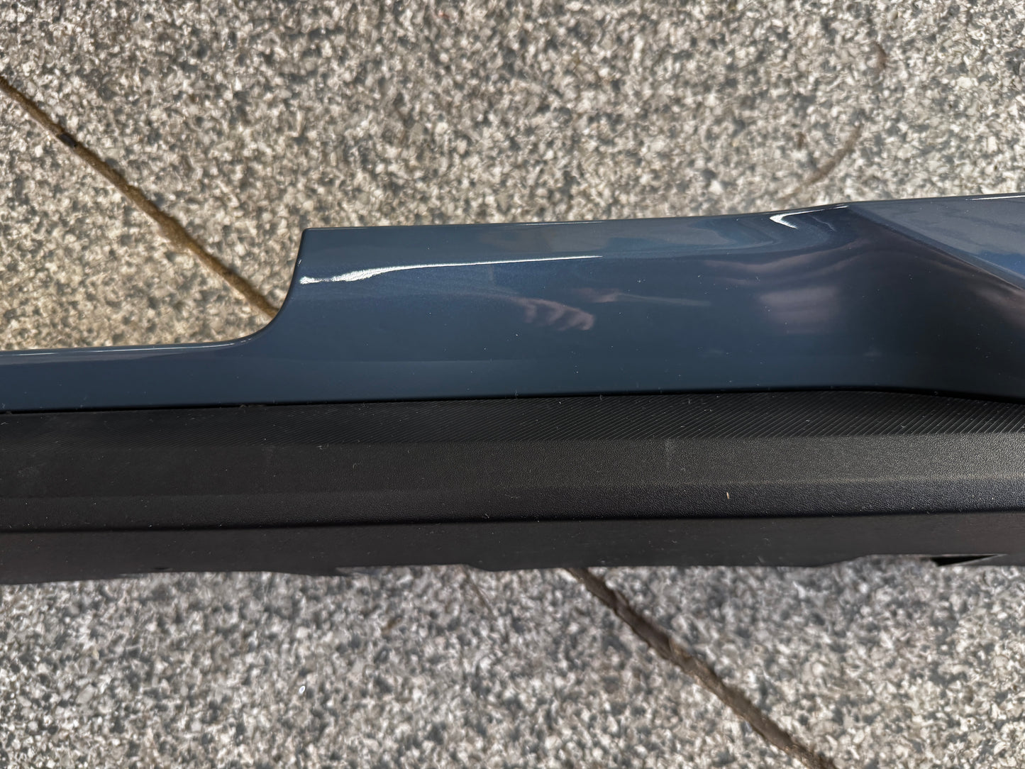 2024-2025 Mustang GT LH Driver Side Skirt Molding KU