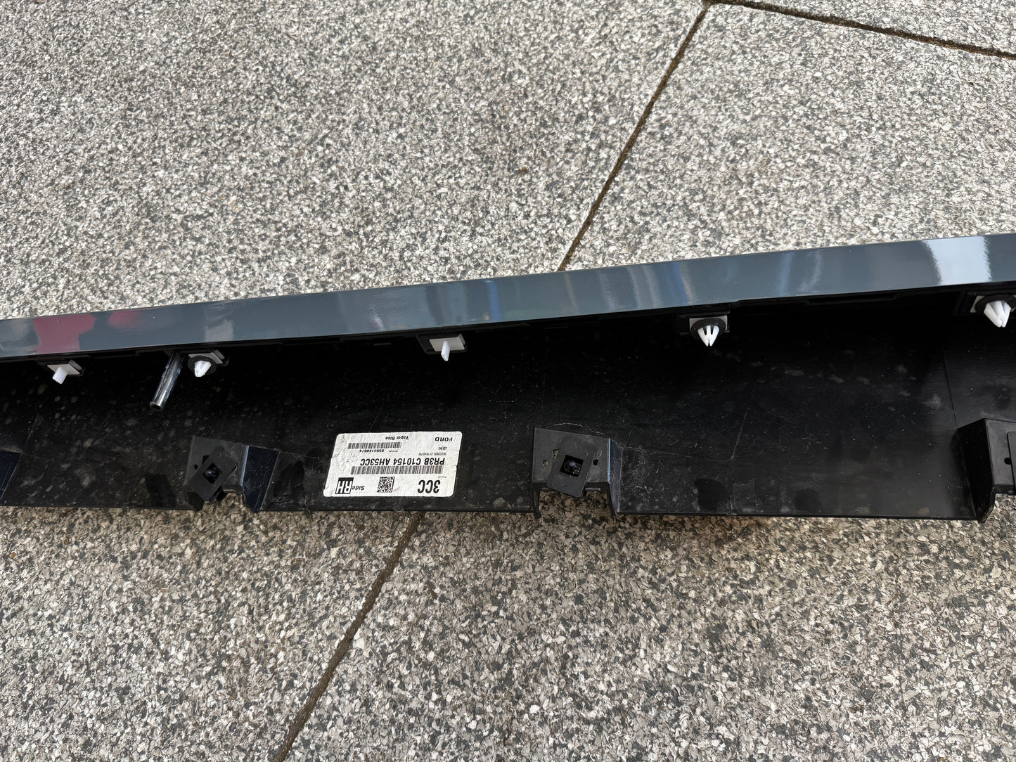 2024-2025 Mustang GT LH Driver Side Skirt Molding KU