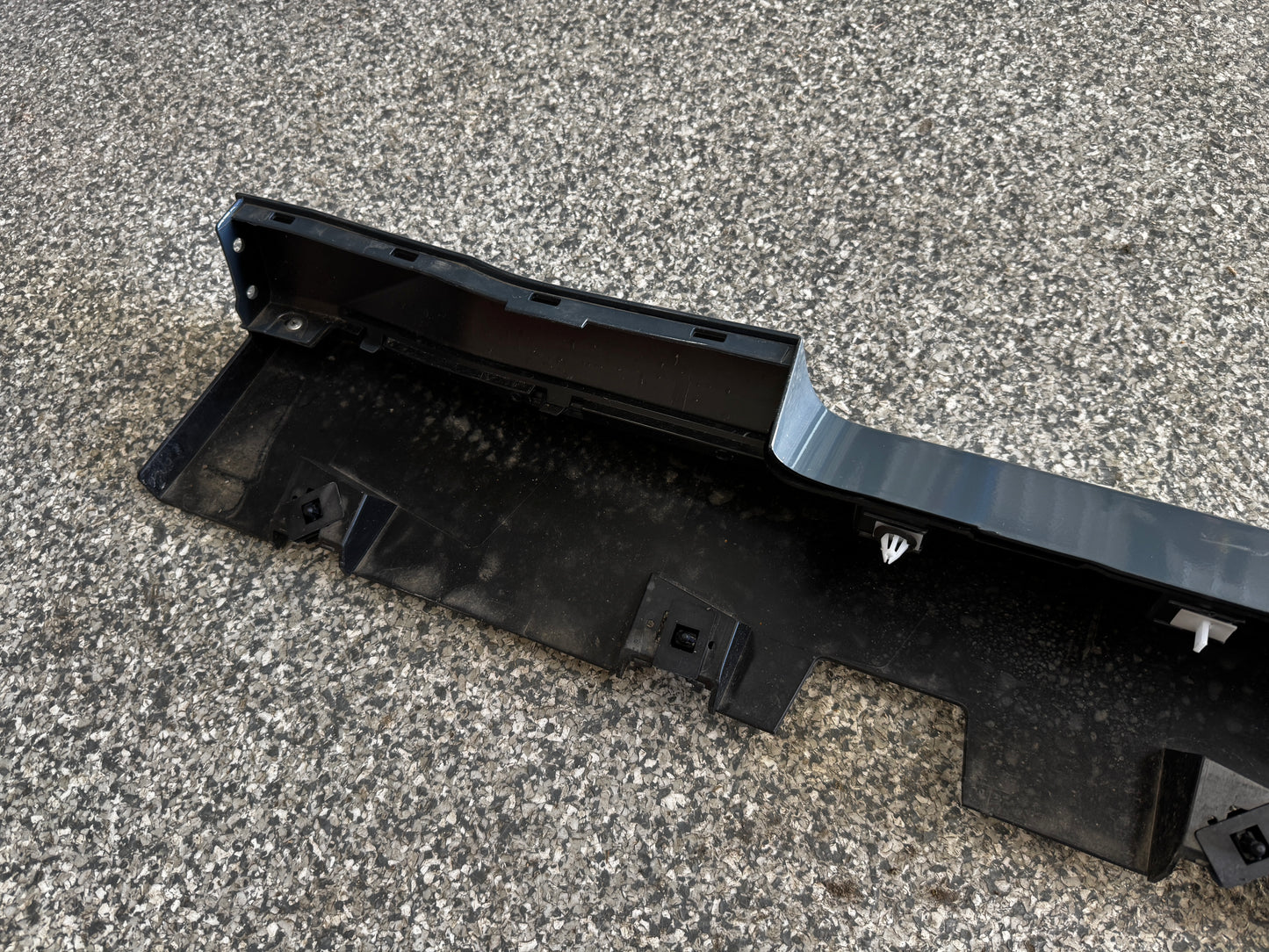 2024-2025 Mustang GT LH Driver Side Skirt Molding KU