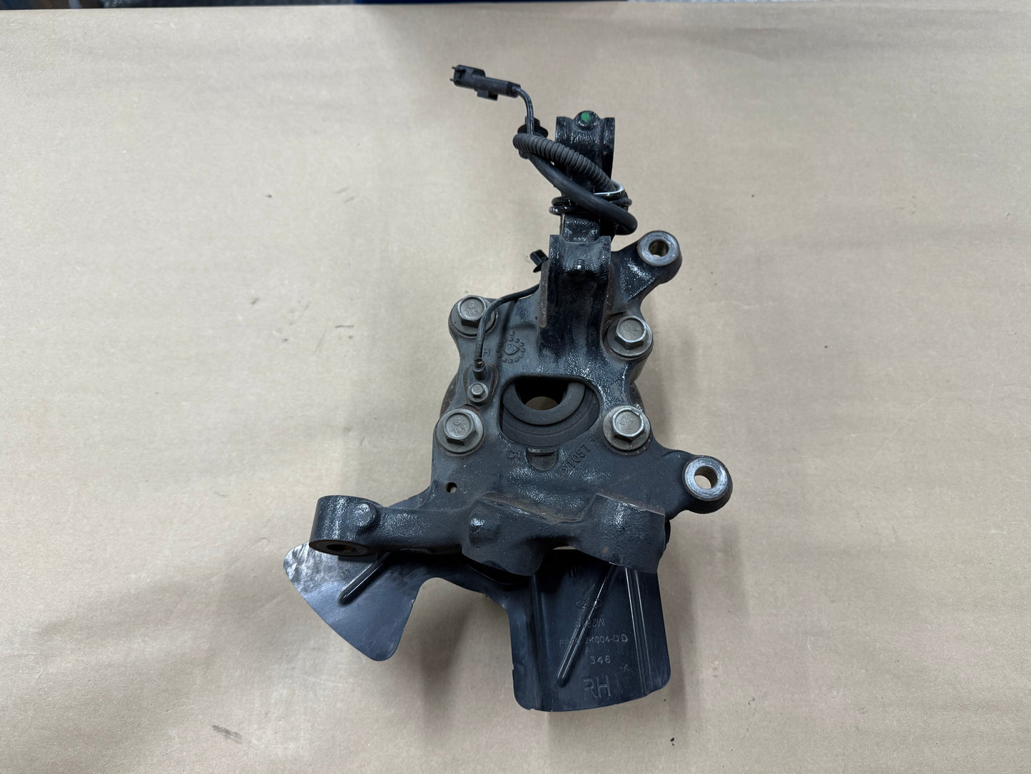 2021-2023 Ford Mustang 5.0 GT RH Passenger Side Front Spindle Knuckle Hub 4 Bolt