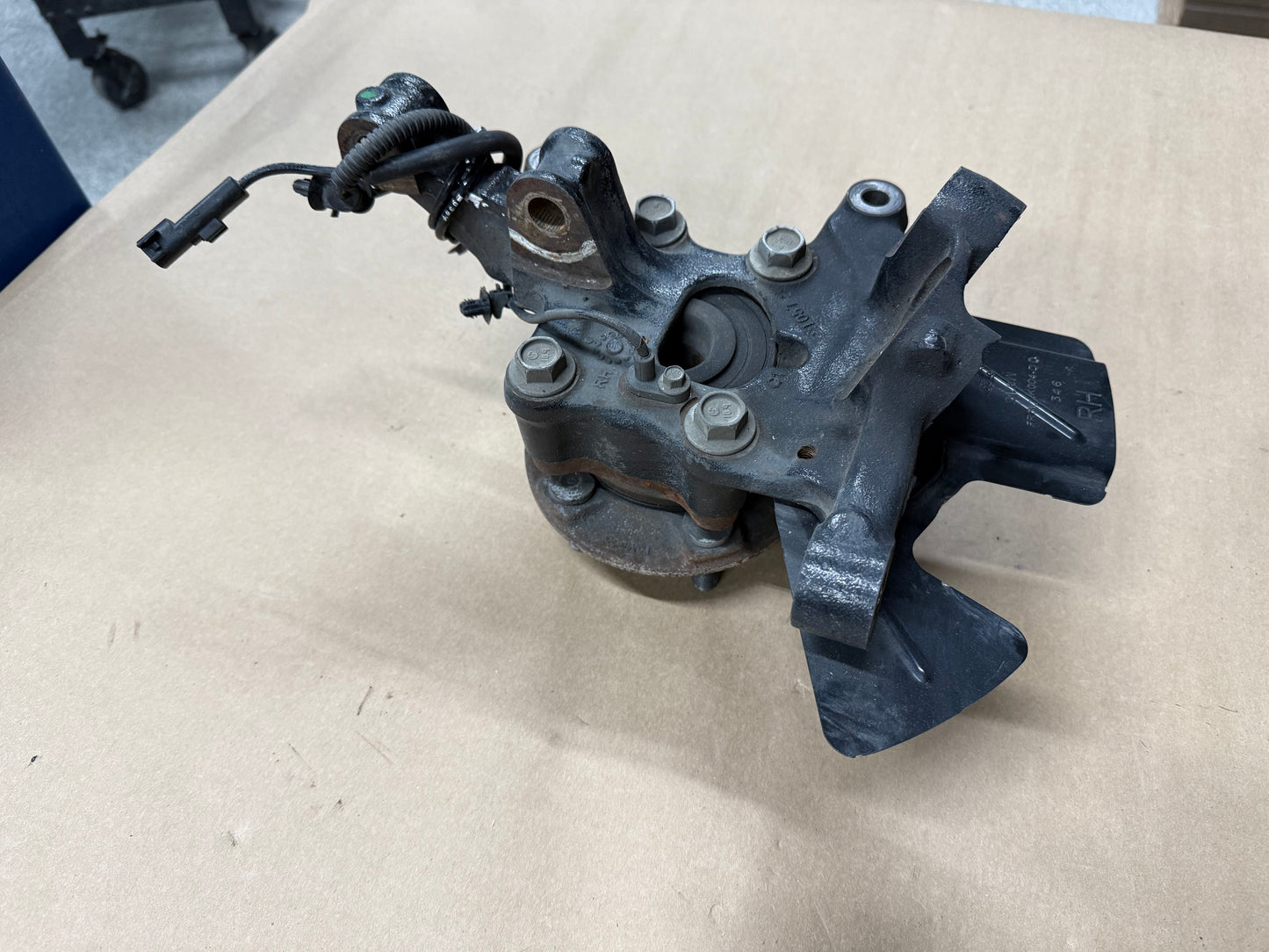 2021-2023 Ford Mustang 5.0 GT RH Passenger Side Front Spindle Knuckle Hub 4 Bolt