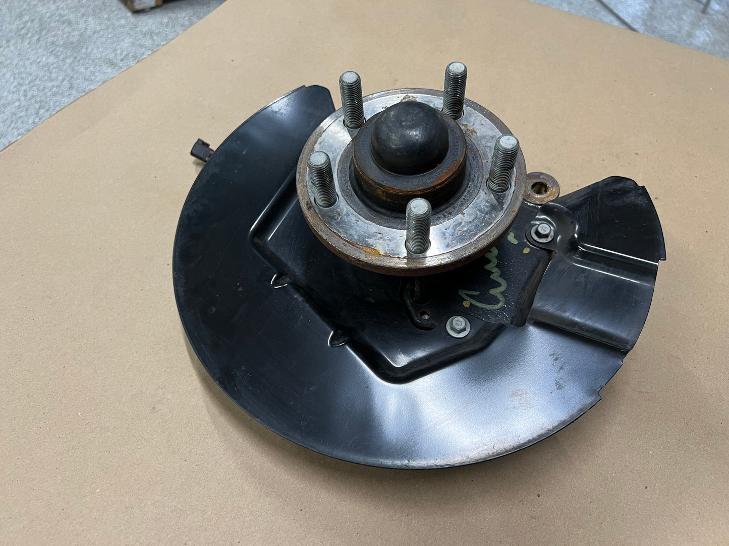 2015-2020 Ford Mustang 5.0L GT LH Driver Side Front Spindle Knuckle Hub