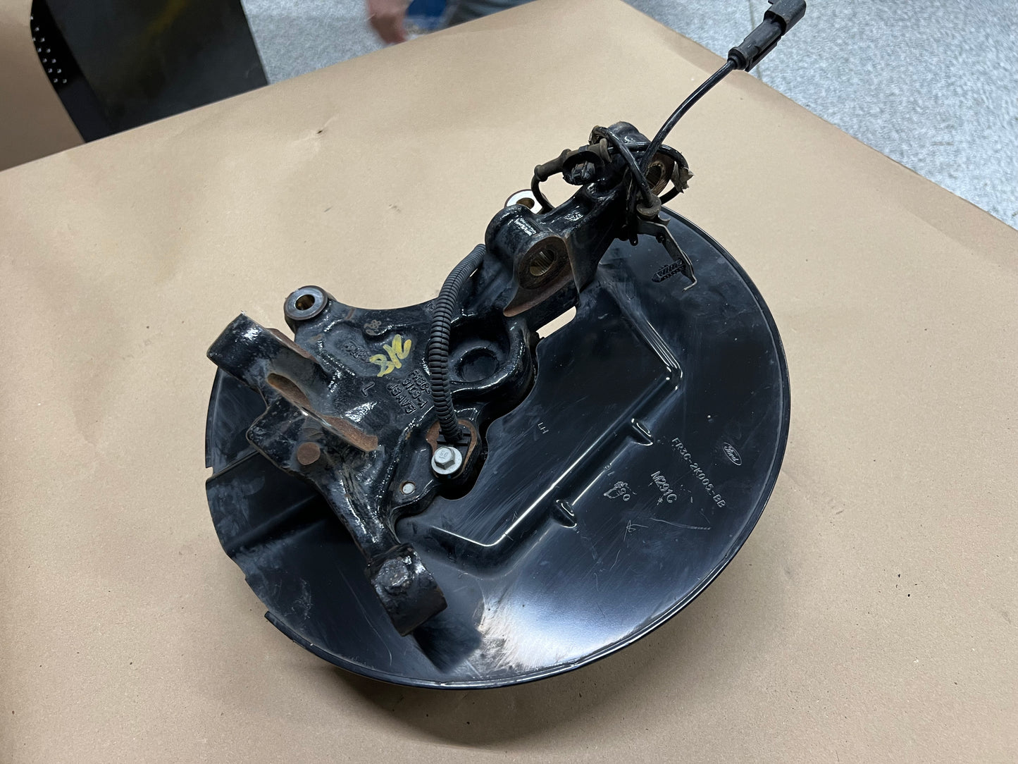 2015-2020 Ford Mustang 5.0L GT LH Driver Side Front Spindle Knuckle Hub