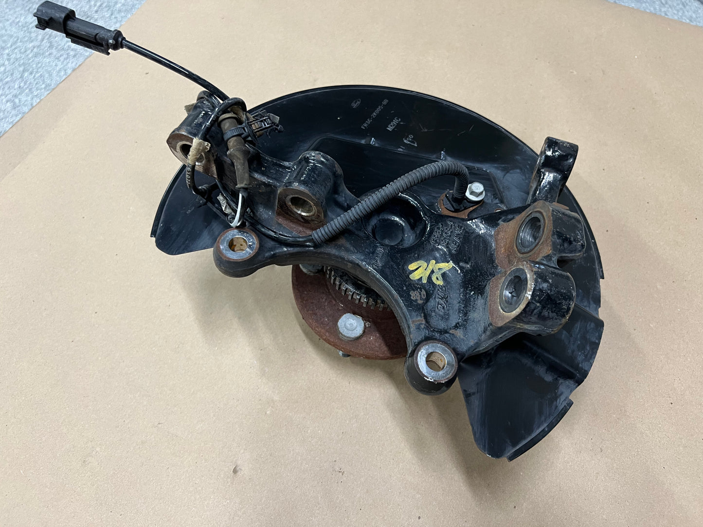 2015-2020 Ford Mustang 5.0L GT LH Driver Side Front Spindle Knuckle Hub