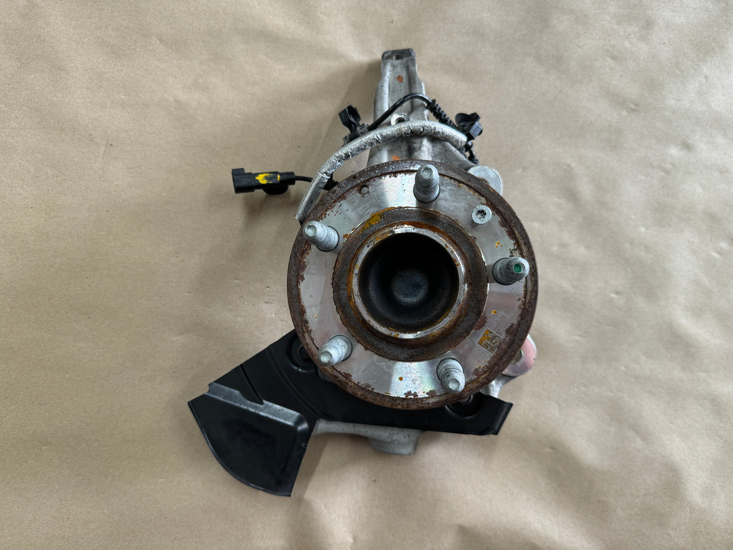 2016-2023 Chevrolet Camaro ZL1 SS LH Driver Side Front Spindle Knuckle Hub GM