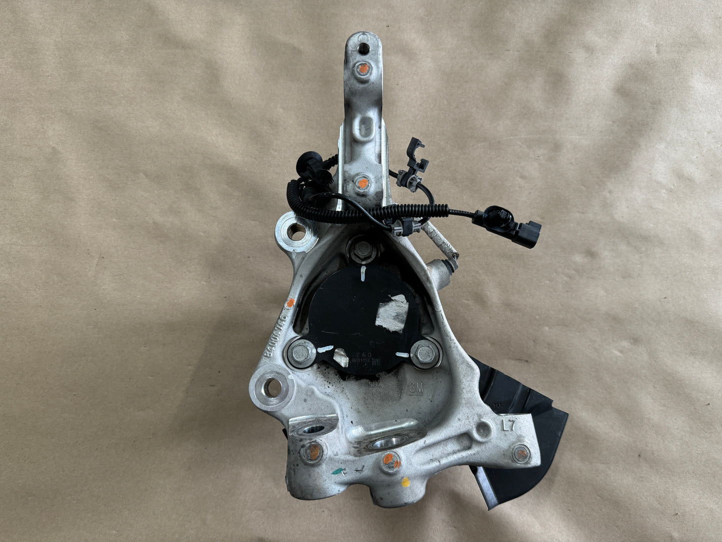 2016-2023 Chevrolet Camaro ZL1 SS LH Driver Side Front Spindle Knuckle Hub GM