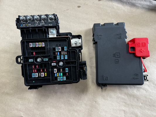 2024-2026 Ford Mustang GT Engine Bay Fuse Box Under Hood