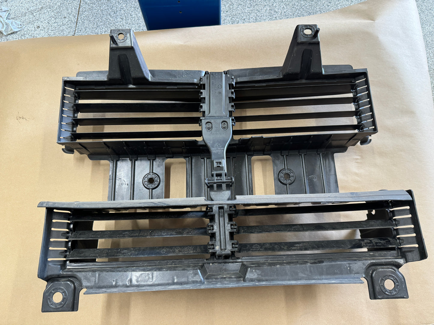 2018-2023 Ford Mustang GT Radiator Air Shutter Grille Assembly OEM