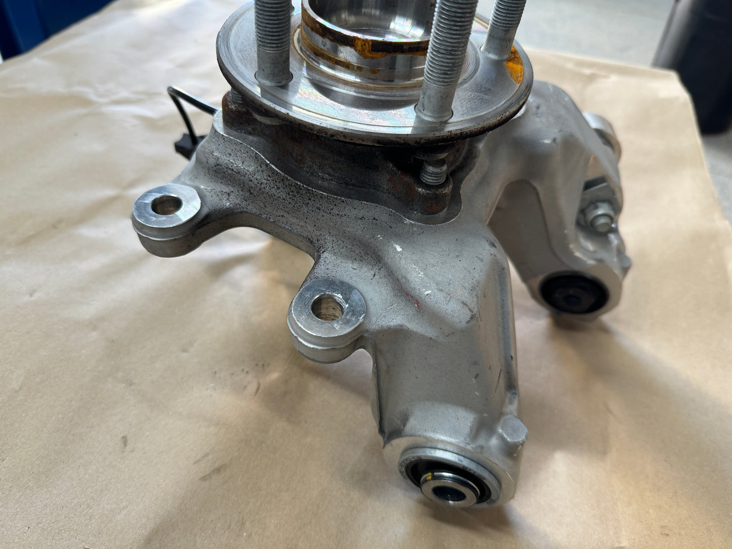 2020-2022 Ford Mustang GT500 CFTP RH Passenger Side Rear Spindle Knuckle Hub 699 mi