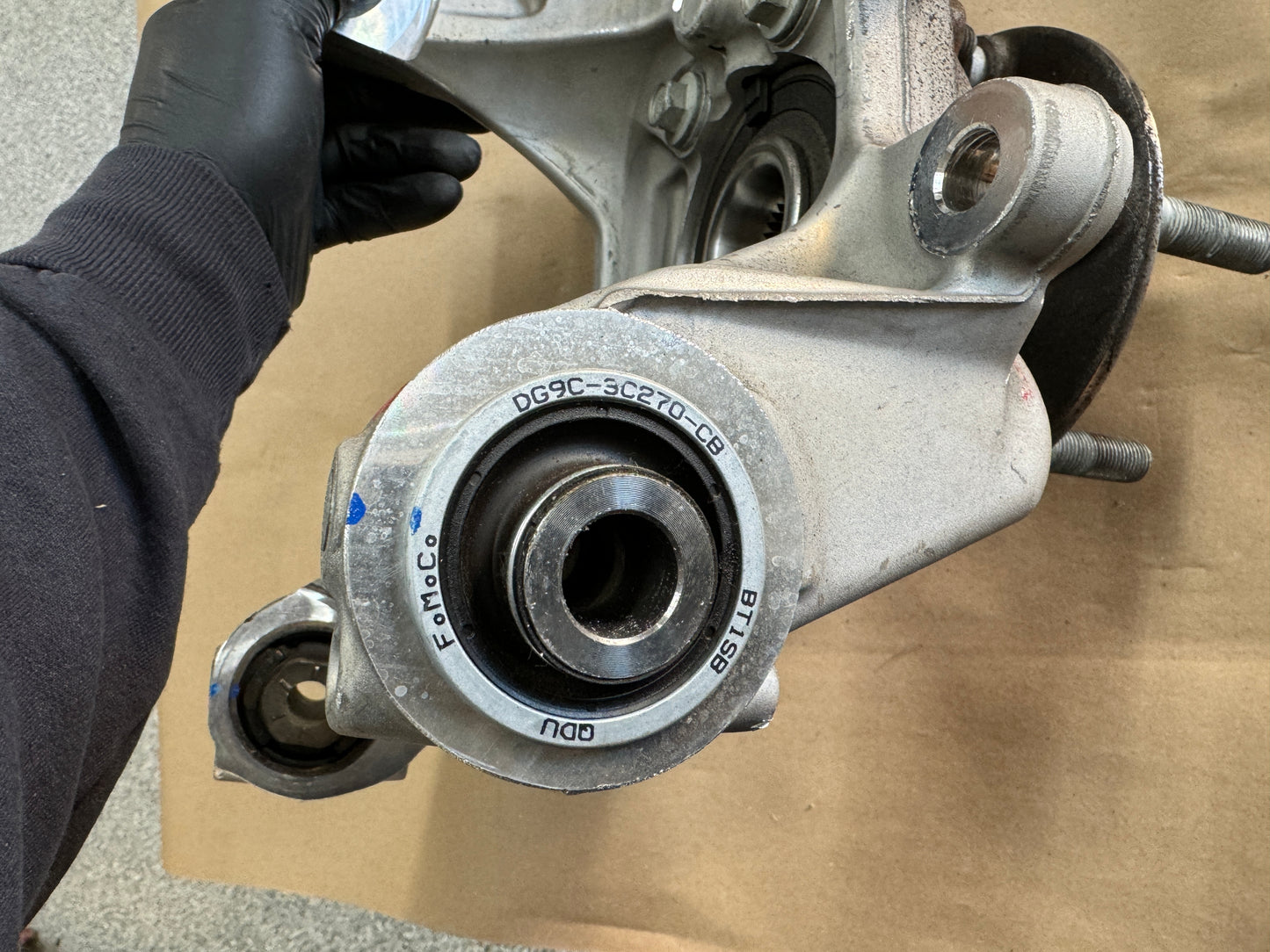 2020-2022 Ford Mustang GT500 CFTP RH Passenger Side Rear Spindle Knuckle Hub 699 mi