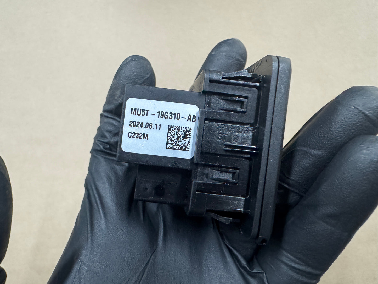 2023-2025 Ford F-250 F-350 Super Duty 120V AC 400W Outlet MU5T-19G310-AB