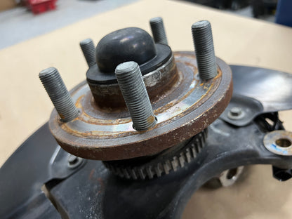 2015-2020 Ford Mustang 5.0L GT LH Driver Side Front Spindle Knuckle Hub