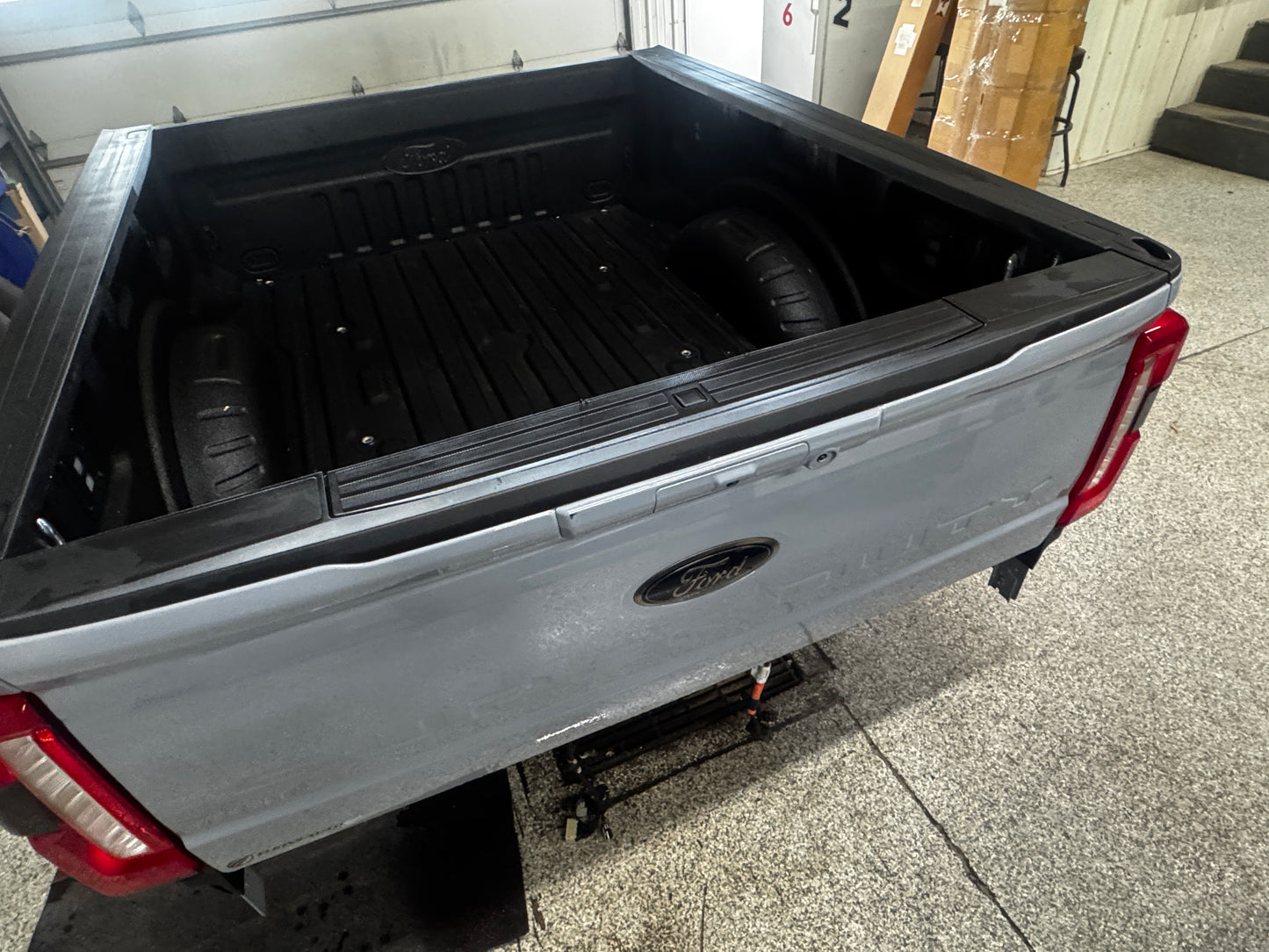 2023-2026 Ford F-250 Super Duty Bed Box 6'9" OEM Tailgate Tail Lights R7
