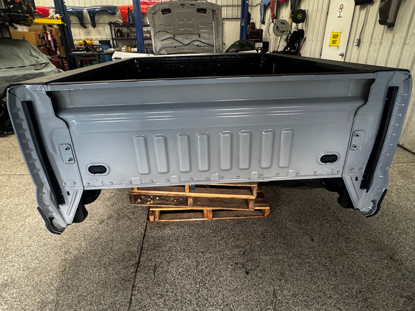 2023-2026 Ford F-250 Super Duty Bed Box 6'9" OEM Tailgate Tail Lights R7