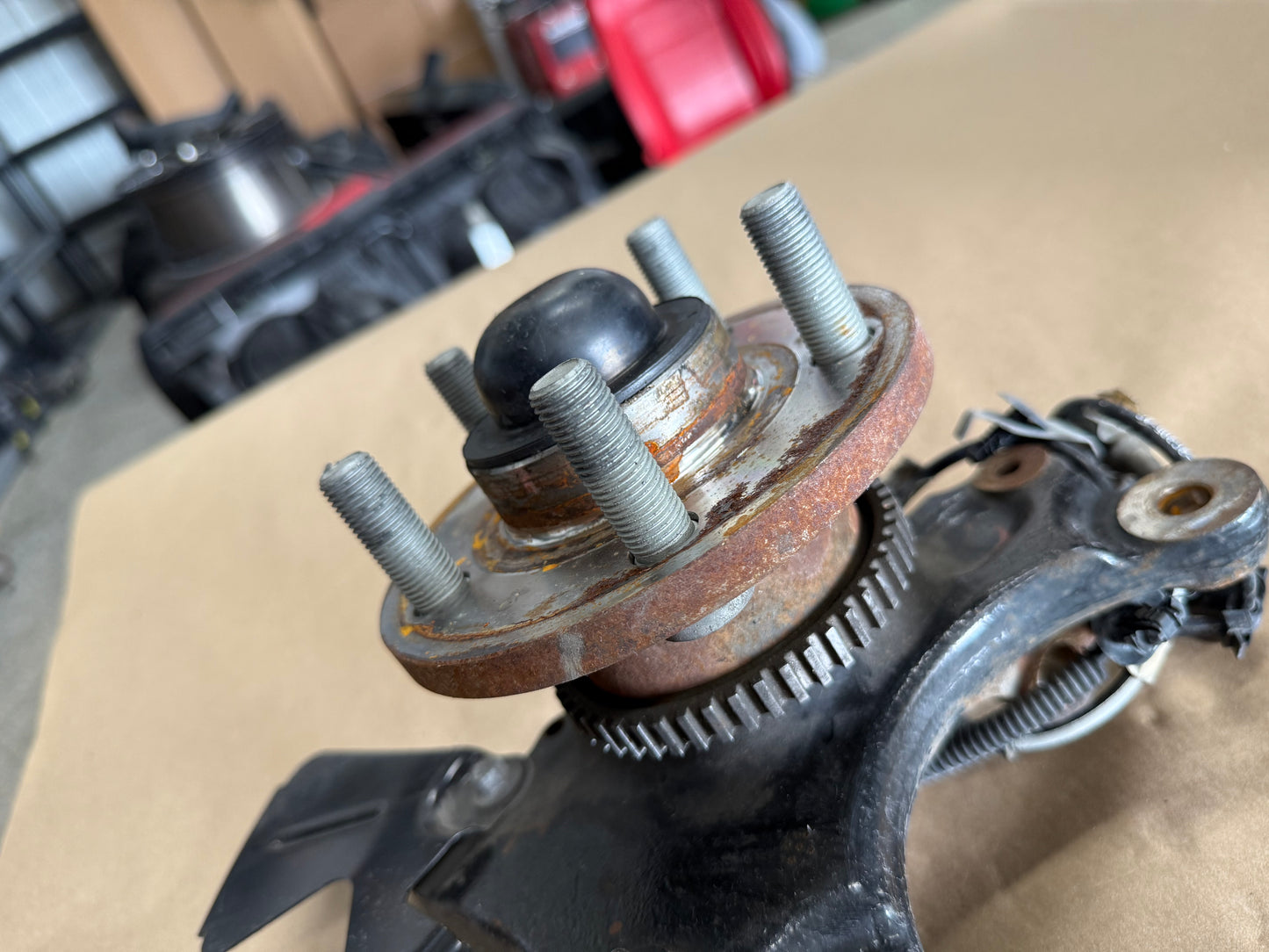 2015-2020 Ford Mustang 5.0L GT LH Driver Side Front Spindle Knuckle Hub