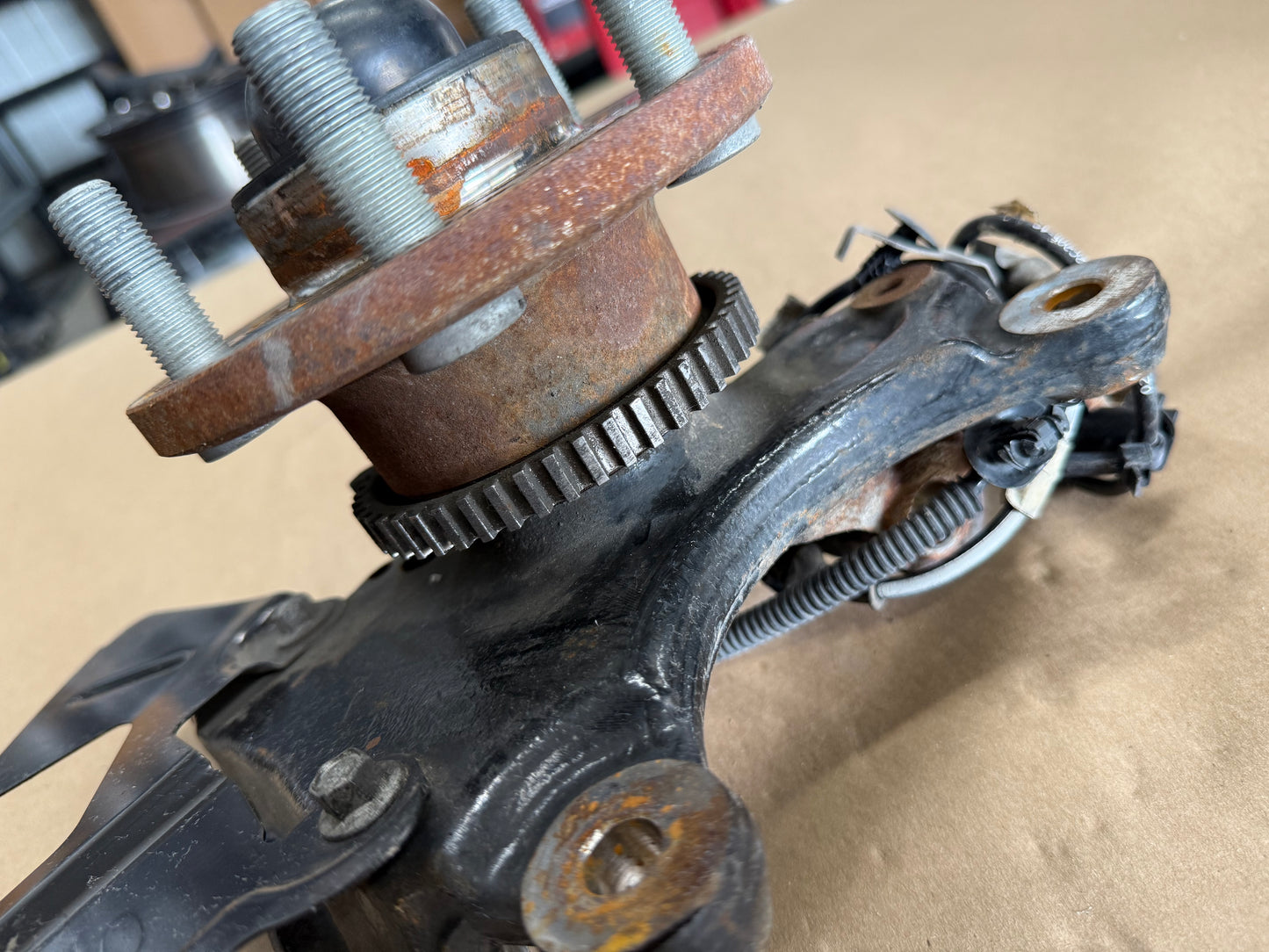 2015-2020 Ford Mustang 5.0L GT LH Driver Side Front Spindle Knuckle Hub