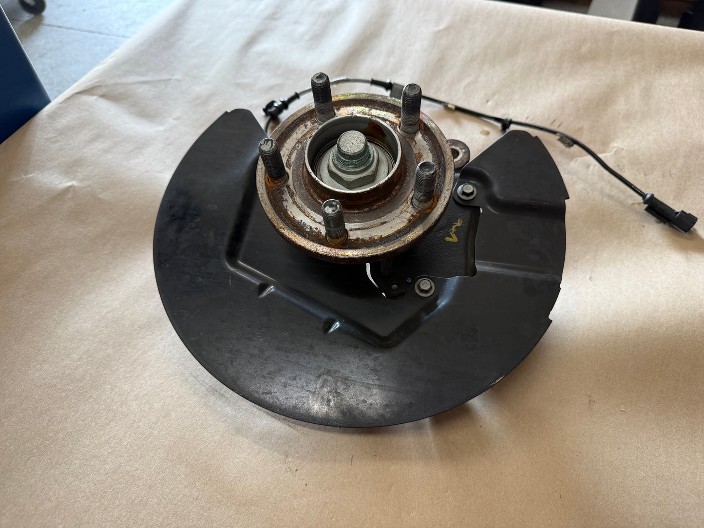 2015-2020 Ford Mustang 5.0L GT LH Driver Side Front Spindle Knuckle Hub