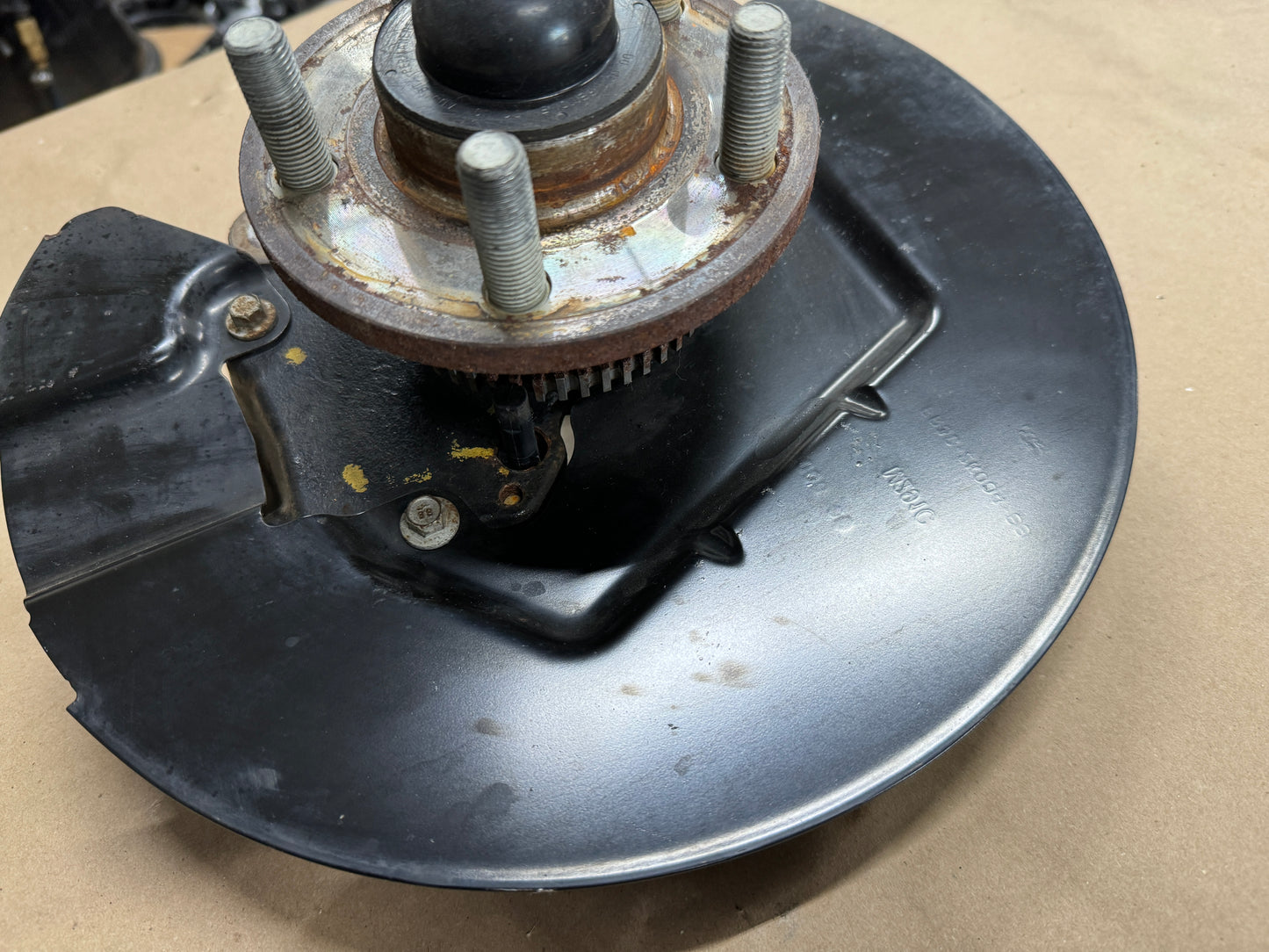 2015-2020 Ford Mustang 5.0L GT RH Passenger Side Front Spindle Knuckle Hub - OEM