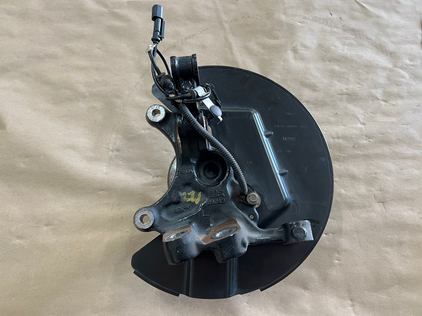 2015-2020 Ford Mustang 5.0L GT LH Driver Side Front Spindle Knuckle Hub - OEM