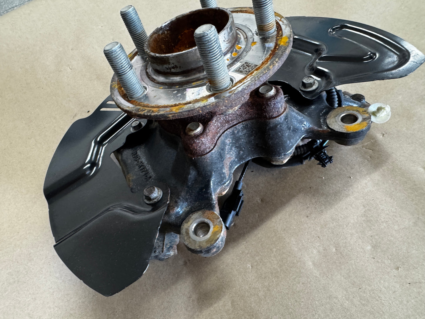 2024-2026 Ford Mustang GT LH Driver Side Front Spindle Knuckle Hub - OEM