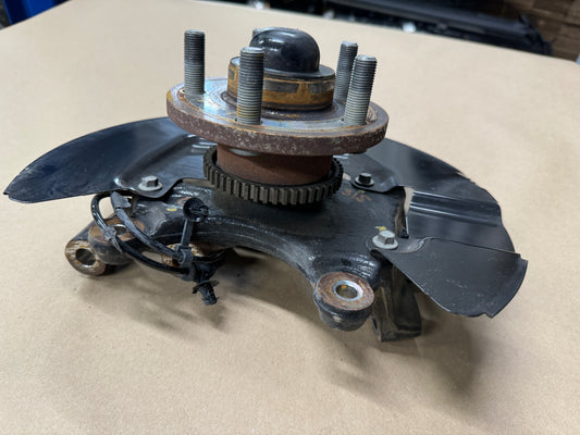 2015-2020 Ford Mustang 5.0L GT RH Passenger Side Front Spindle Knuckle Hub - OEM