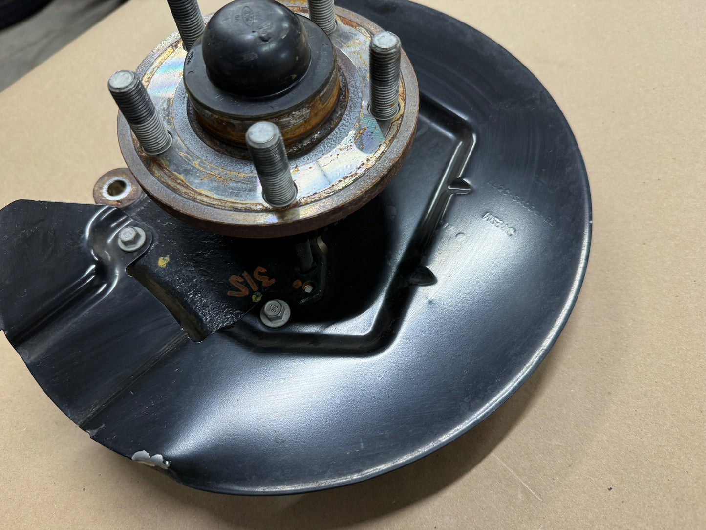 2015-2020 Ford Mustang 5.0L GT RH Passenger Side Front Spindle Knuckle Hub - OEM