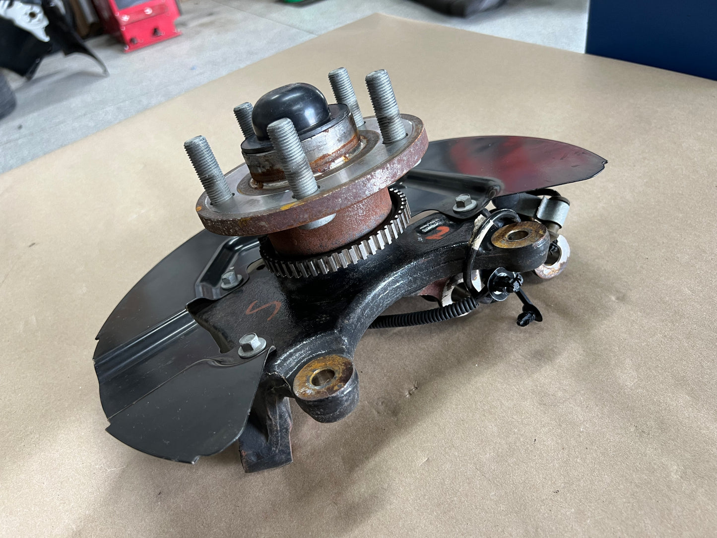 2015-2020 Ford Mustang 5.0L GT LH Driver Side Front Spindle Knuckle Hub