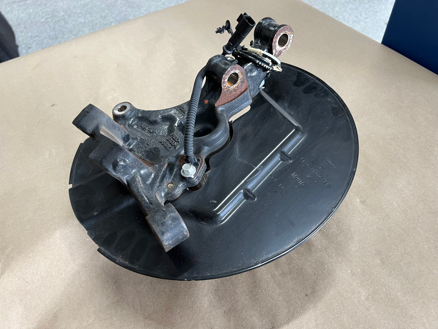 2015-2020 Ford Mustang 5.0L GT LH Driver Side Front Spindle Knuckle Hub