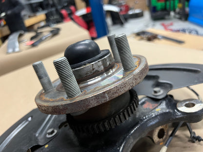 2015-2020 Ford Mustang 5.0L GT LH Driver Side Front Spindle Knuckle Hub