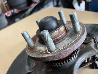 2015-2020 Ford Mustang 5.0L GT LH Driver Side Front Spindle Knuckle Hub