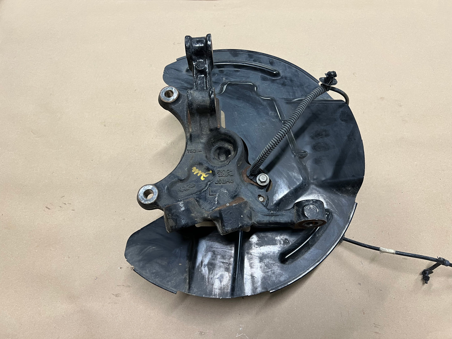 2015-2020 Ford Mustang 5.0L GT LH Driver Side Front Spindle Knuckle Hub
