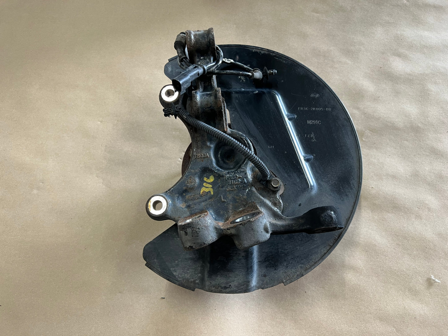 2015-2020 Ford Mustang 5.0L GT LH Driver Side Front Spindle Knuckle Hub