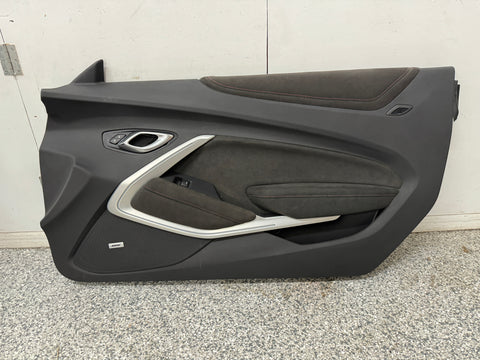 2020 Camaro ZL1 RH Passenger Leather Insert Door Panel Suede Accents 4k miles