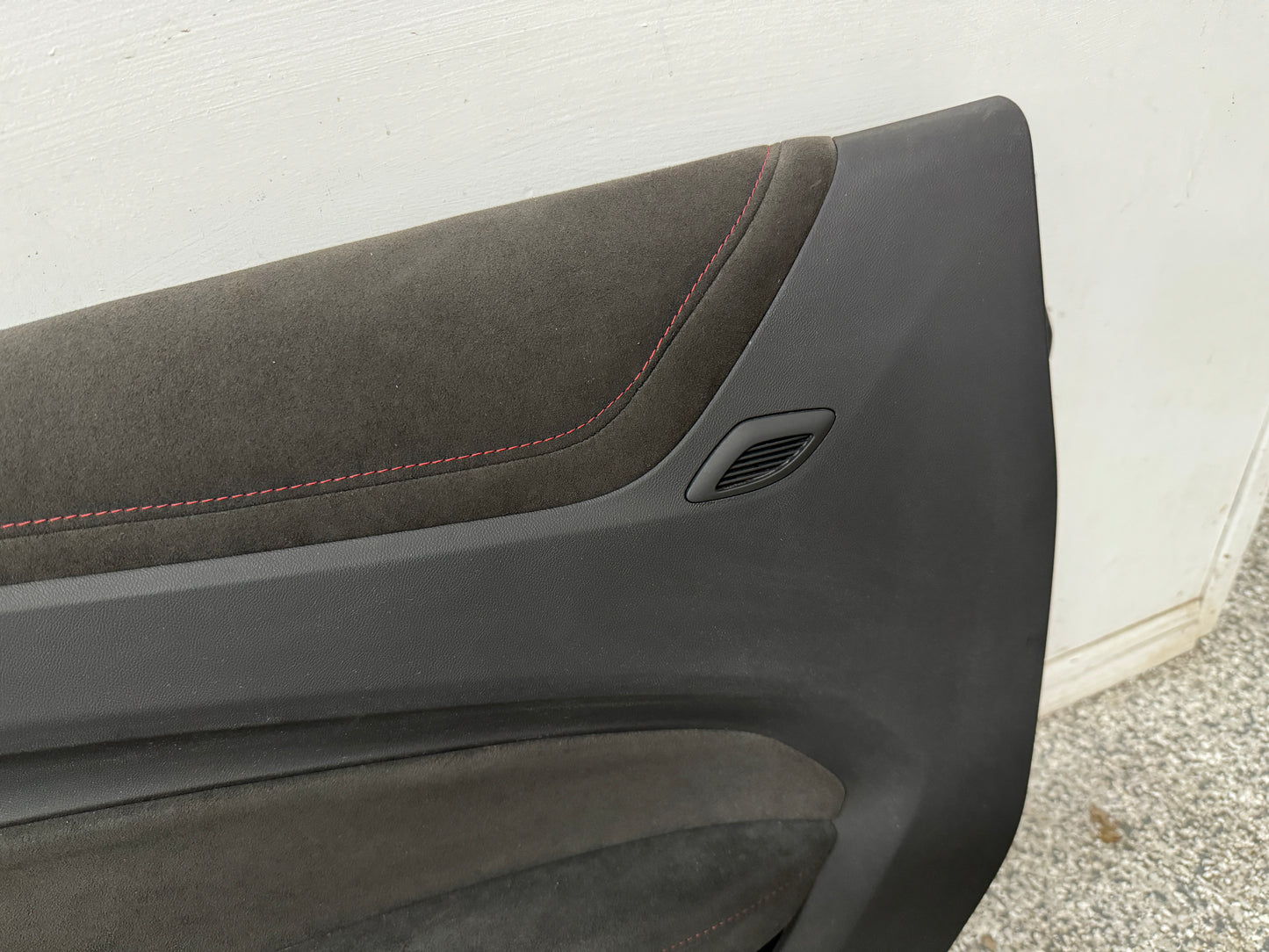 2020 Camaro ZL1 RH Passenger Leather Insert Door Panel Suede Accents 4k miles