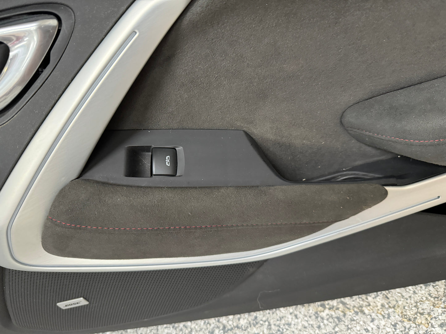 2020 Camaro ZL1 RH Passenger Leather Insert Door Panel Suede Accents 4k miles