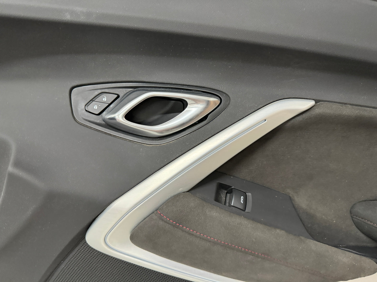 2020 Camaro ZL1 RH Passenger Leather Insert Door Panel Suede Accents 4k miles