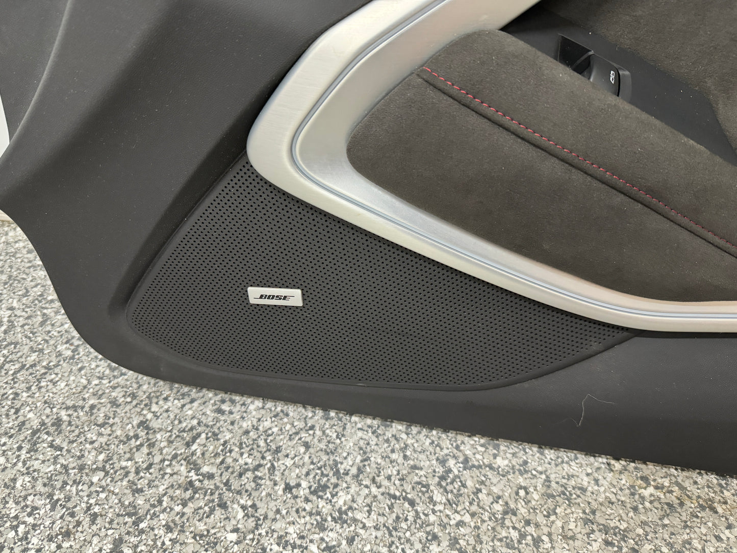2020 Camaro ZL1 RH Passenger Leather Insert Door Panel Suede Accents 4k miles