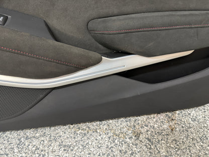 2020 Camaro ZL1 RH Passenger Leather Insert Door Panel Suede Accents 4k miles
