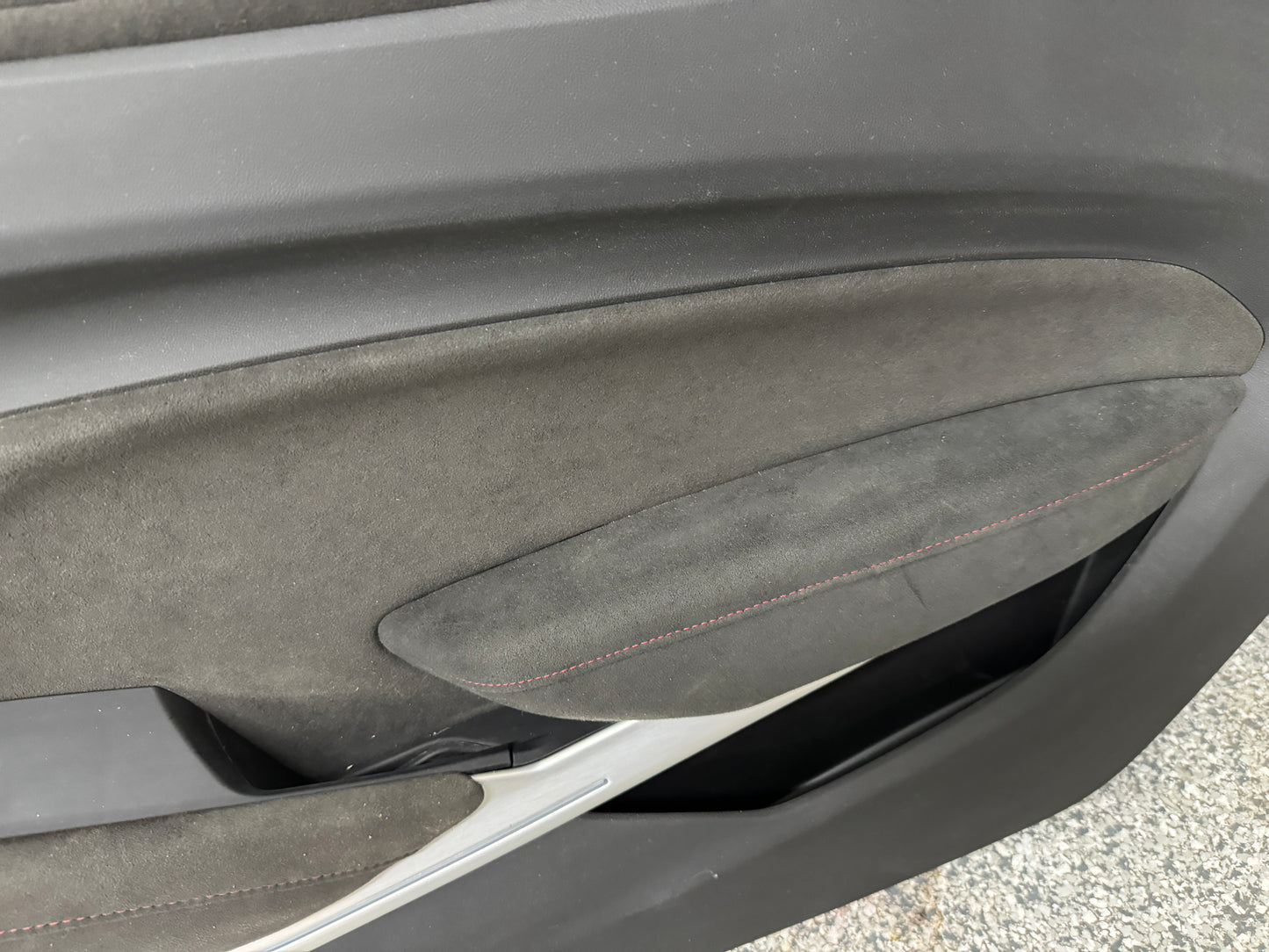 2020 Camaro ZL1 RH Passenger Leather Insert Door Panel Suede Accents 4k miles