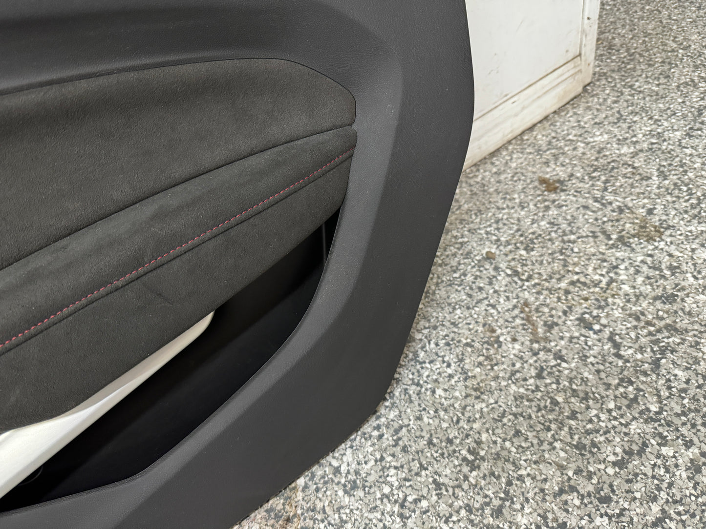 2020 Camaro ZL1 RH Passenger Leather Insert Door Panel Suede Accents 4k miles
