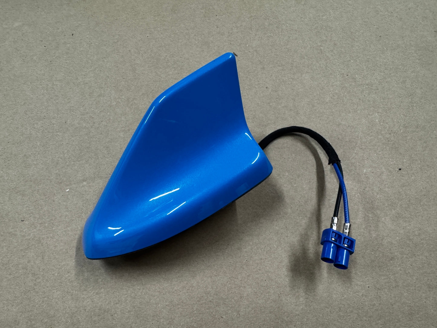2024-2025 Mustang GT Radio Antenna Shark Phin Style JD9T-19K351-AA Graber Blue
