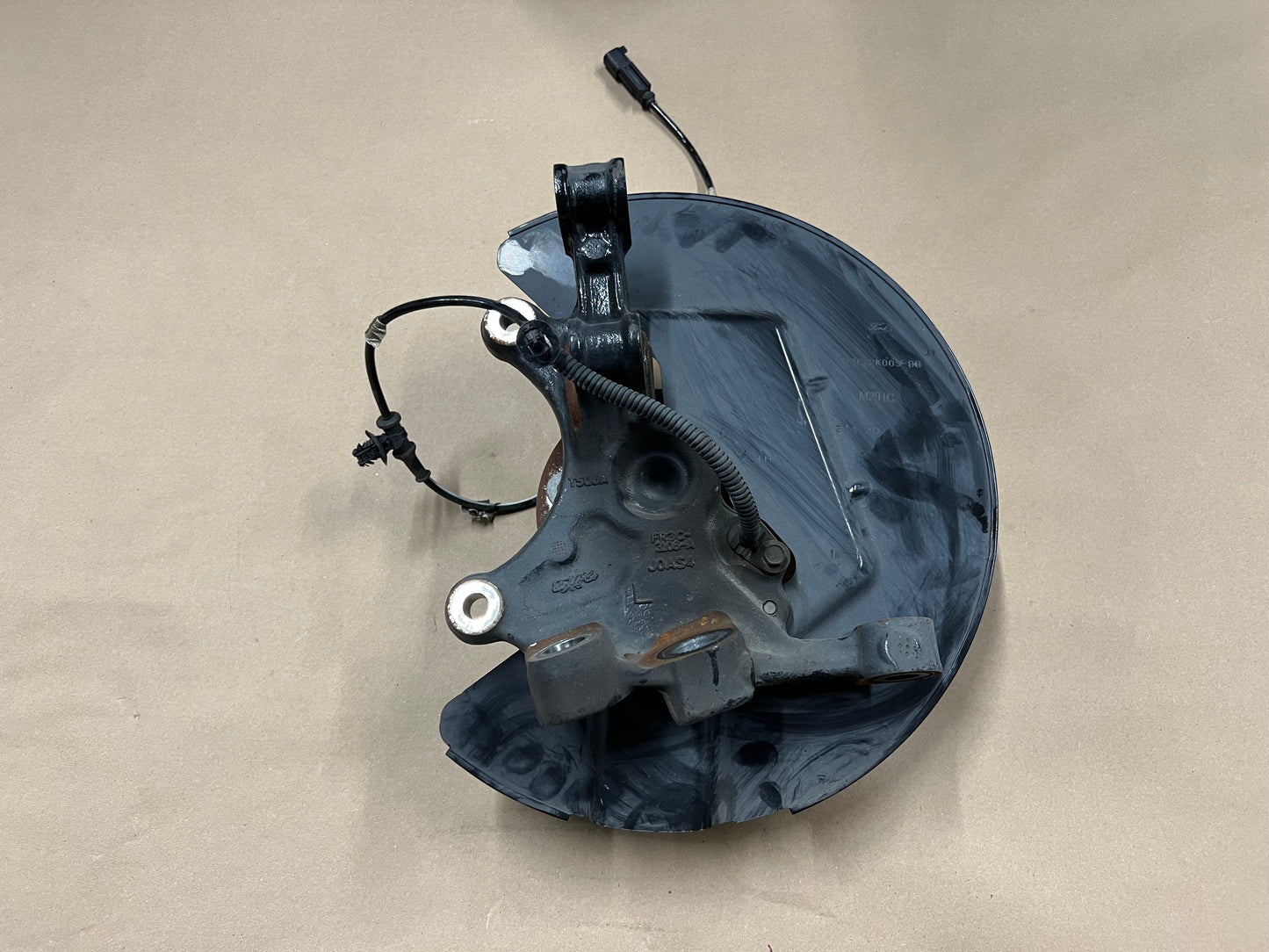 2015-2020 Ford Mustang 5.0L GT LH Driver Side Front Spindle Knuckle Hub