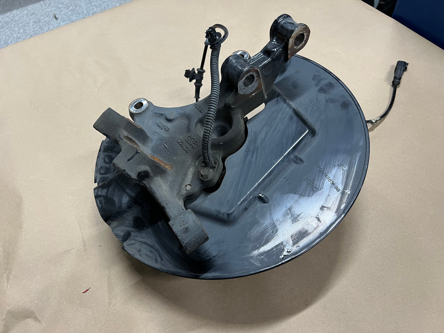 2015-2020 Ford Mustang 5.0L GT LH Driver Side Front Spindle Knuckle Hub