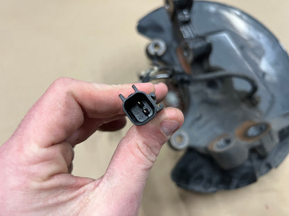 2015-2020 Ford Mustang 5.0L GT LH Driver Side Front Spindle Knuckle Hub