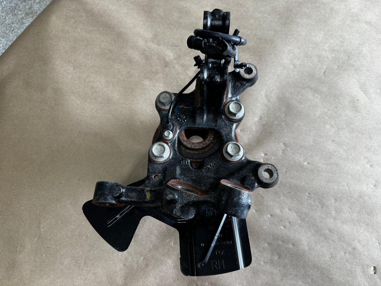 2021-2023 Ford Mustang 5.0 GT RH Passenger Side Front Spindle Knuckle Hub 4 Bolt