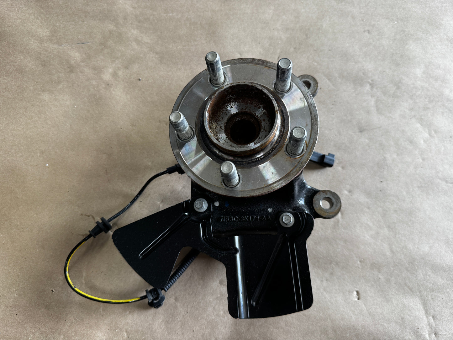 2021-2023 Ford Mustang 5.0 GT LH Driver Side Front Spindle Knuckle Hub 4 Bolt