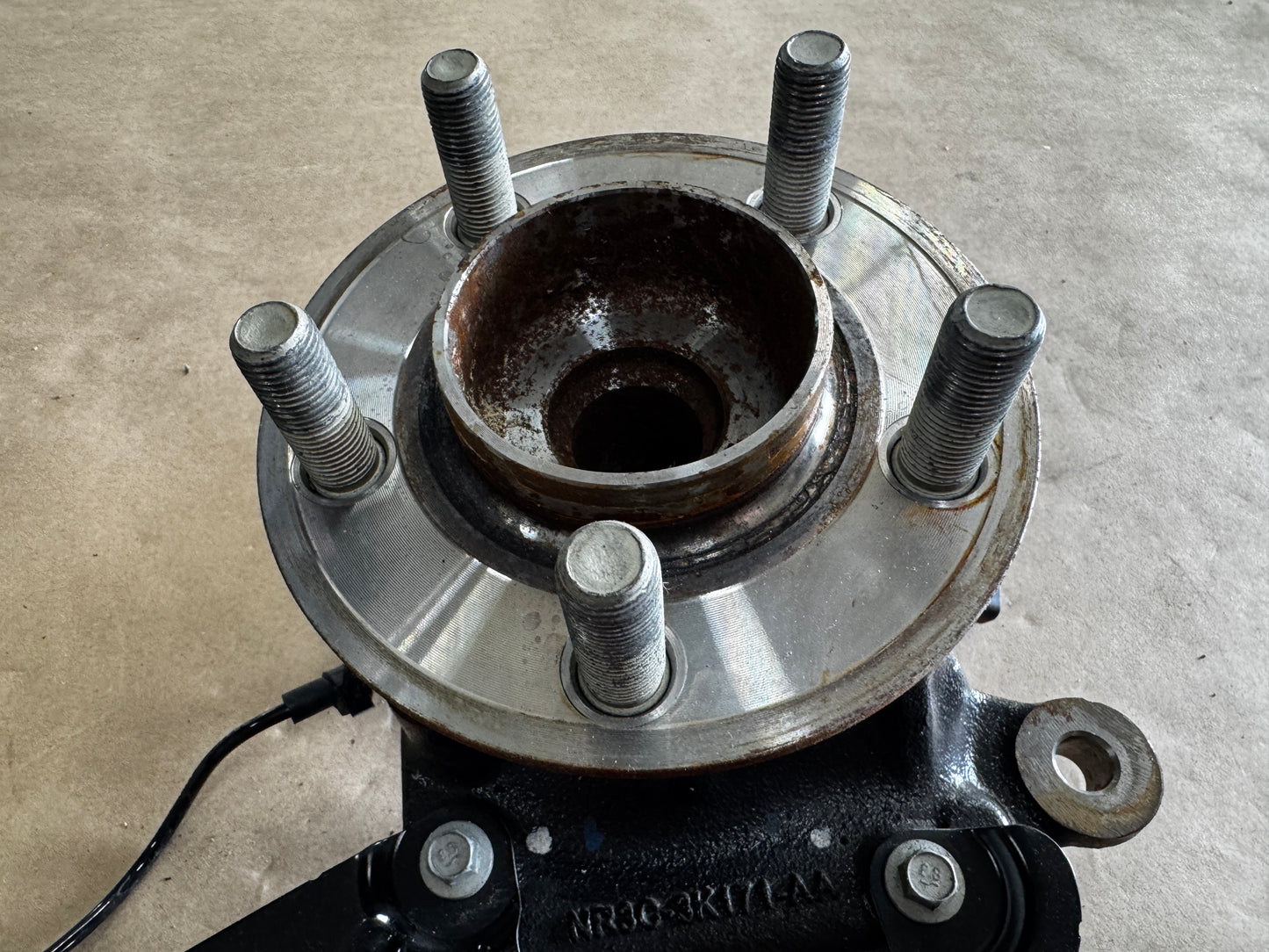 2021-2023 Ford Mustang 5.0 GT LH Driver Side Front Spindle Knuckle Hub 4 Bolt