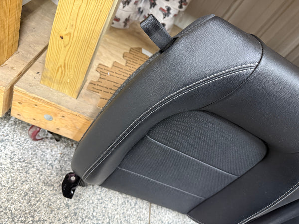 2014 2015 Camaro Coupe RH Passenger Side seat belt 23174378